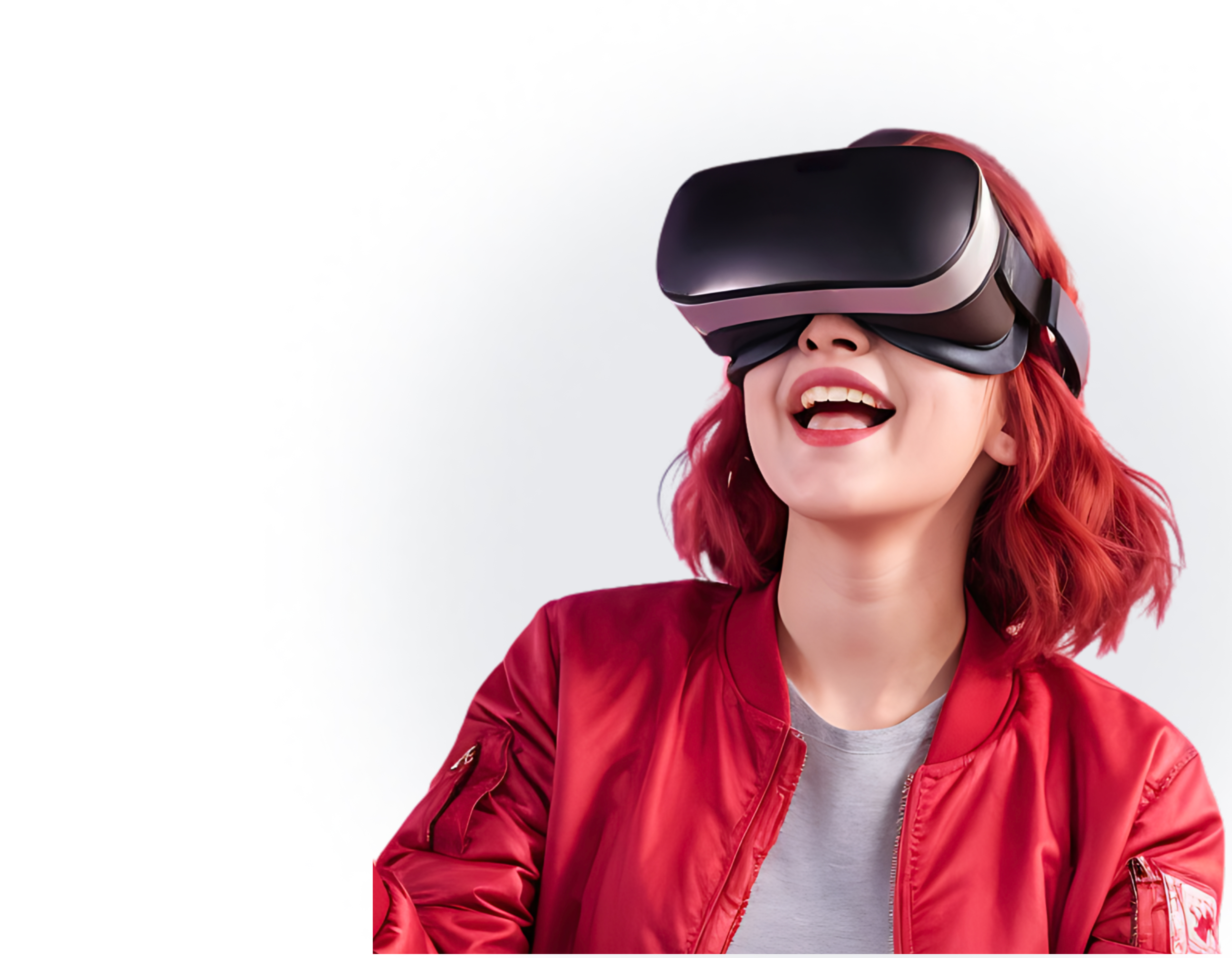 Image d'une personne souriante avec un casque de réalité virtuelle